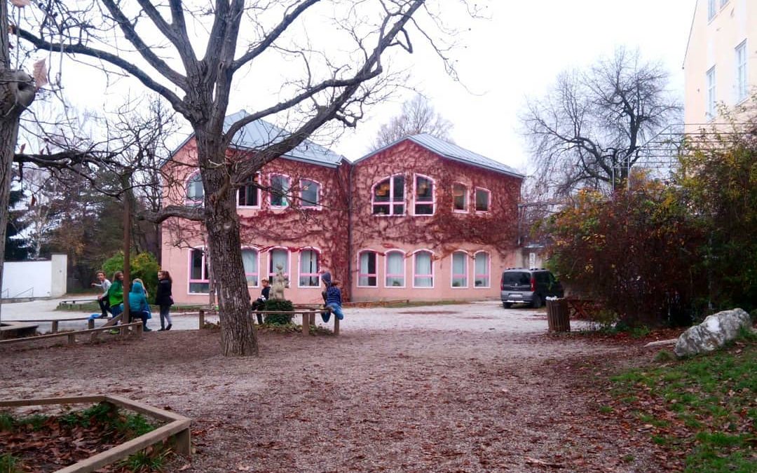 در یک مدرسه والدرف در اتریش چه می‌گذرد؟